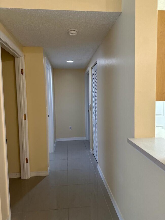 Building Photo - 10294 Fox Trail Rd S
