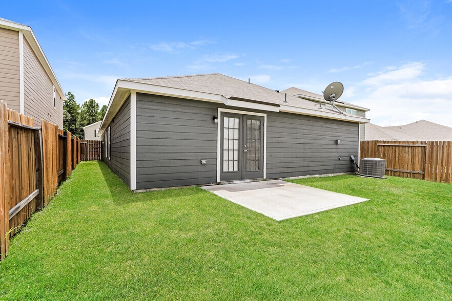Building Photo - 26816 Steinbeck Dr
