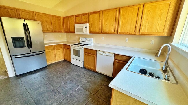 Building Photo - Fantastic Updated 3 Bed 3 Bath in Cherry Creek Schools Great Backyard 2 Car Garage