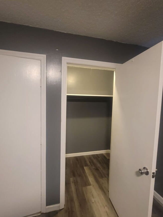 Building Photo - North Columbia