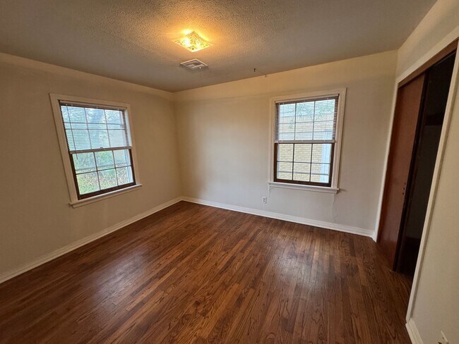 Building Photo - 3 bed 1 bath in Norman!
