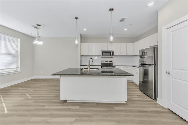 Building Photo - 3604 Aaron Pl