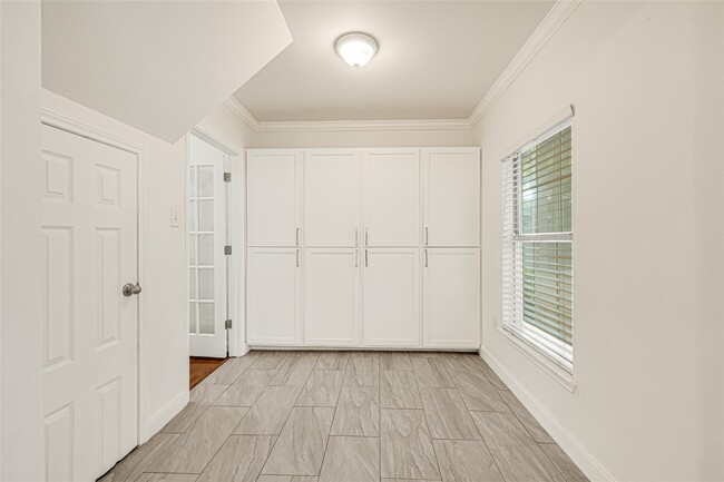 Building Photo - 4390 Harvest Ln