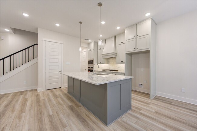 Building Photo - 16032 Mason Run Dr