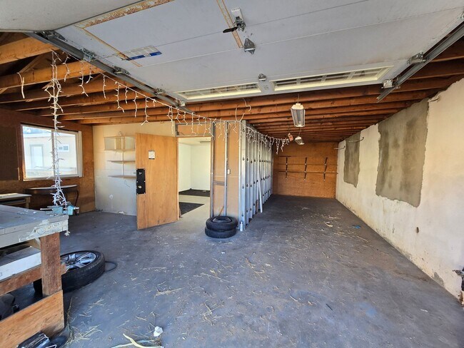 Building Photo - 4124 W Ave L 6