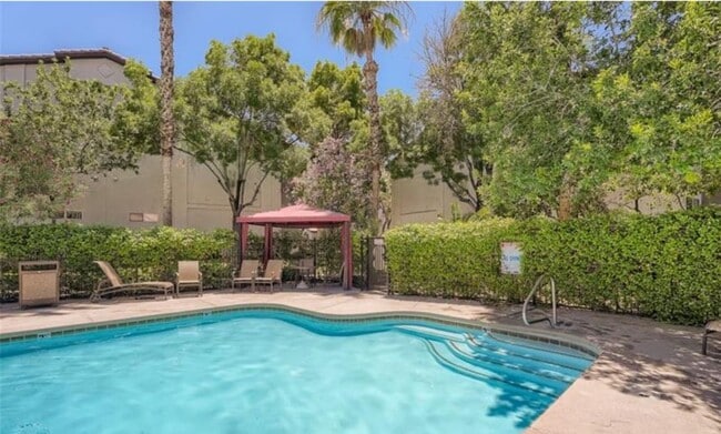 Building Photo - 2615 W Gary Ave