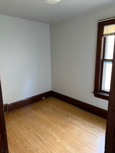 Building Photo - 713-715-715 E Russell Ave