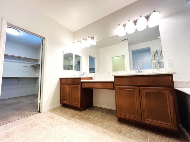 Building Photo - Beautiful 4 Bedroom, 2.5 Baths Single Family Home with 3 Car Tandem Parking Garage and Backyard w...