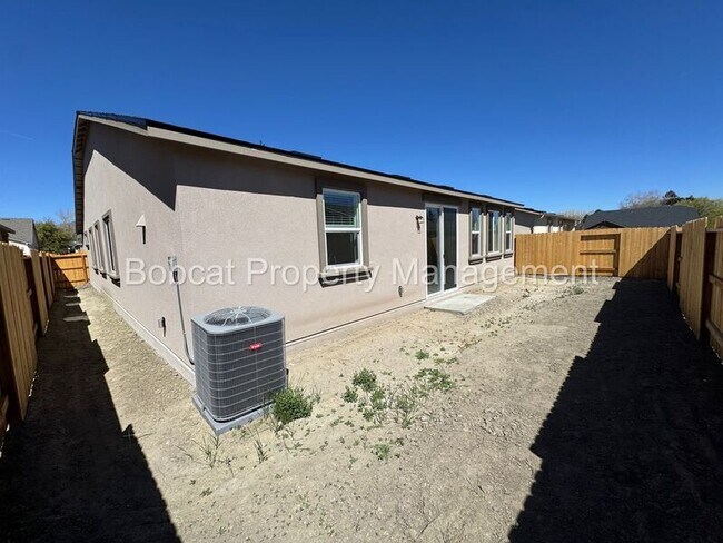 Building Photo - 837 Bravestone Ave