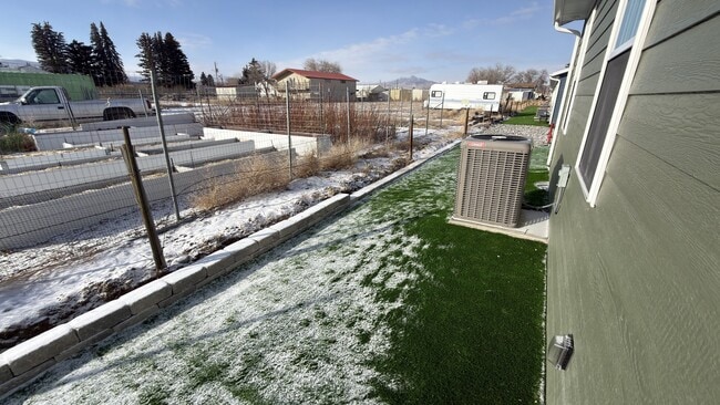 Building Photo - 527 A St