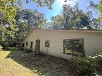 Building Photo - Charming 3-Bed, 2-Bath Home with 1623 sq. ft. of Comfort in the North Side of Tallahassee!