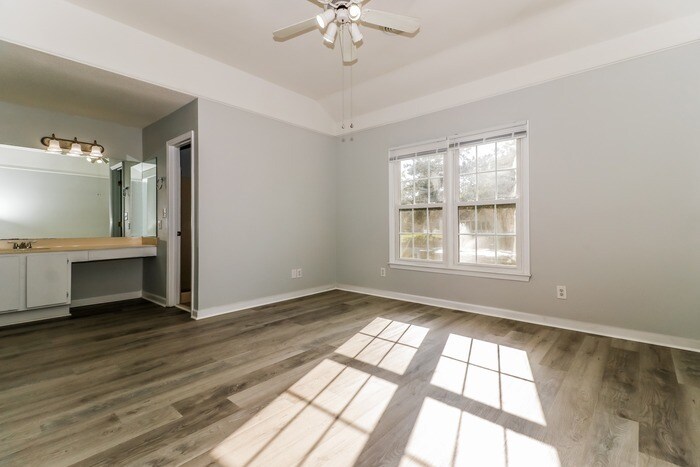 Building Photo - 213 Berkshire Dr