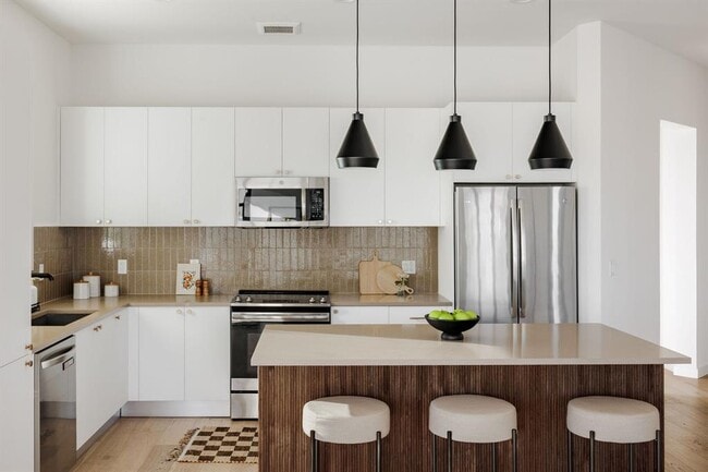 Building Photo - 800 Embassy Dr