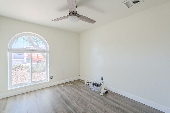 Building Photo - 10207 S 43rd Pl