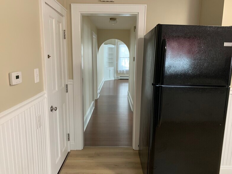 Building Photo - 8 Walnut St