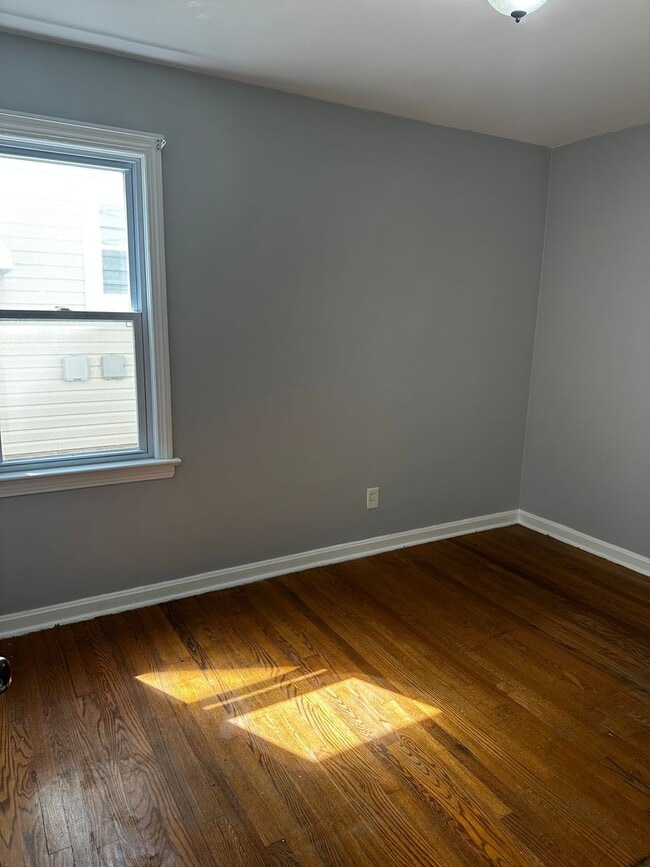 Building Photo - 3 bedroom 1.5 Bath Single family home in P...