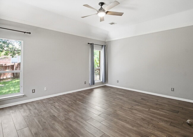 Building Photo - Updated two story. Gated subdivision. Gorgeous patio and yard!