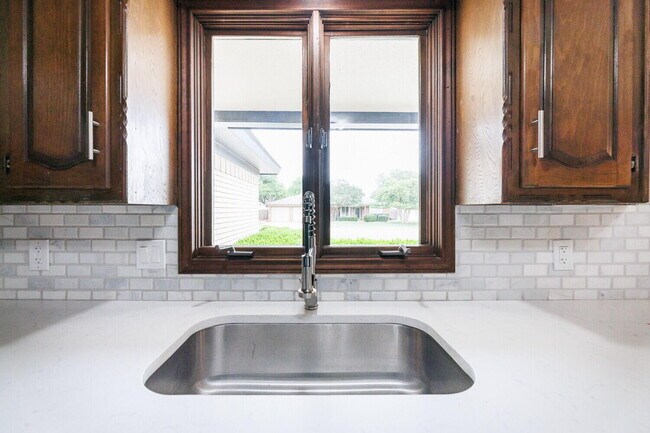 Building Photo - 5703 80th St