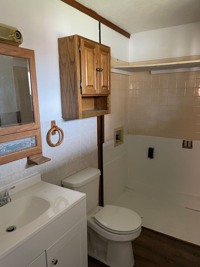 Building Photo - 3 Bedroom/1 1/2 Bath Home In Huber Heights