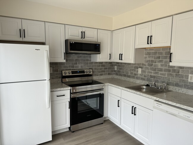 Kitchen - 1912 Ironwood Ln