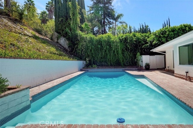 Building Photo - 4450 Hayvenhurst Ave