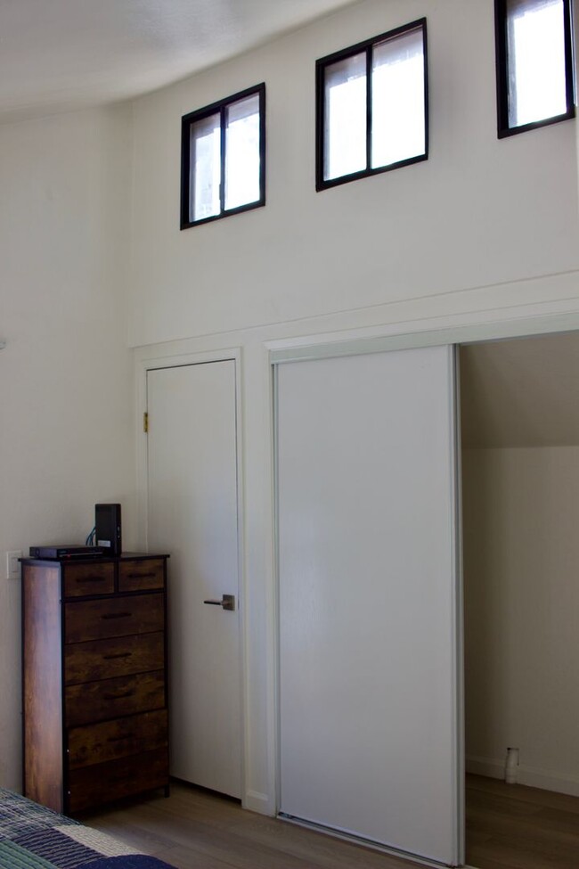 Building Photo - Charming 2 Bedroom, 1 Bath Private Single-...
