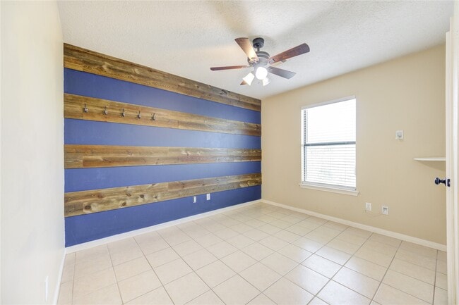 Building Photo - 9550 Thousand Oaks Loop