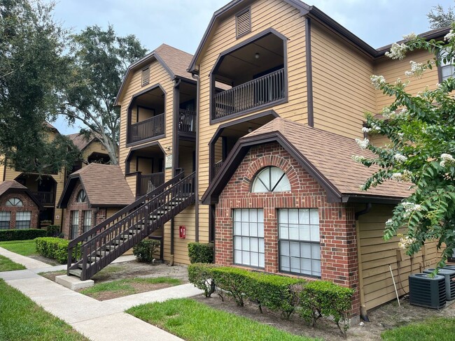 Building Photo - 355 Lakepointe Dr