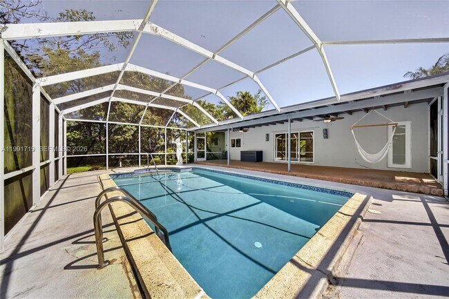 Building Photo - 10142 SW 79th Ave