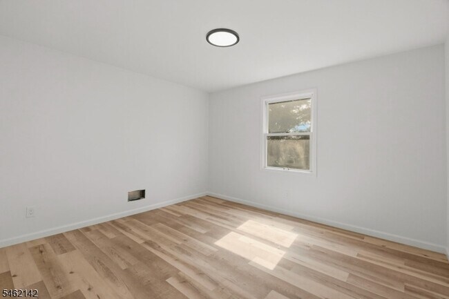 Building Photo - 363 2nd Ave