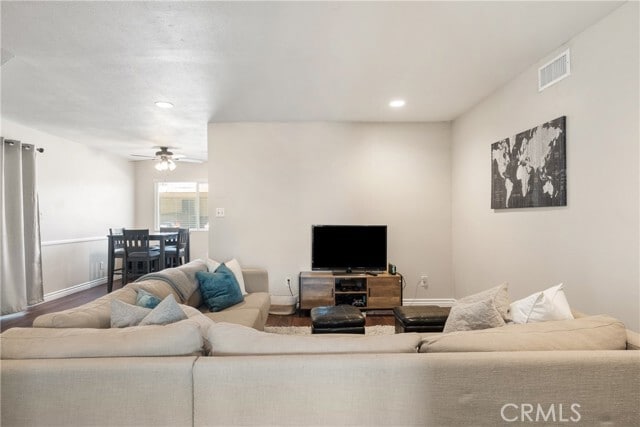 Building Photo - 215 E Navilla Pl