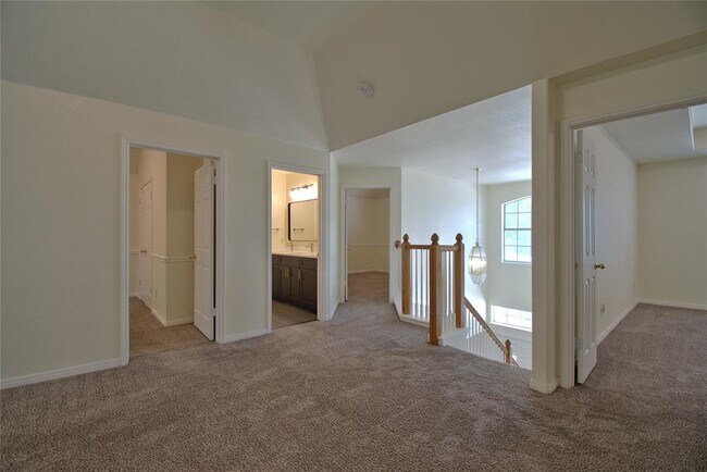 Building Photo - 2423 Falcon Dr