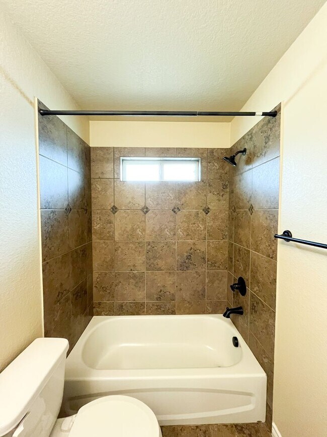 Building Photo - Available 7/11/2025 Beautiful 1 story, 5 b...