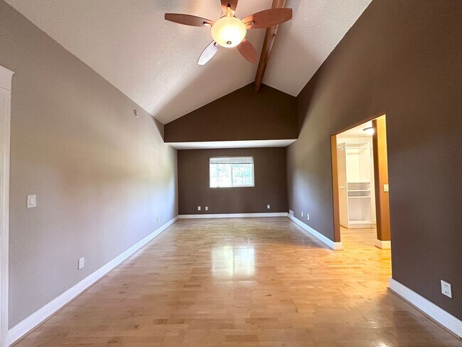 Building Photo - Gorgeous 3 Bed 2 Bath w/ Brand New Deck Patio Home in Cedar Hills! MOVE IN SPECIAL!