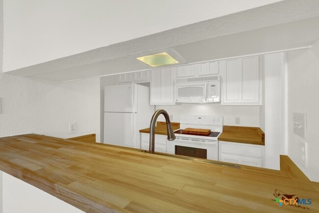 Building Photo - 1202 Thorpe Ln