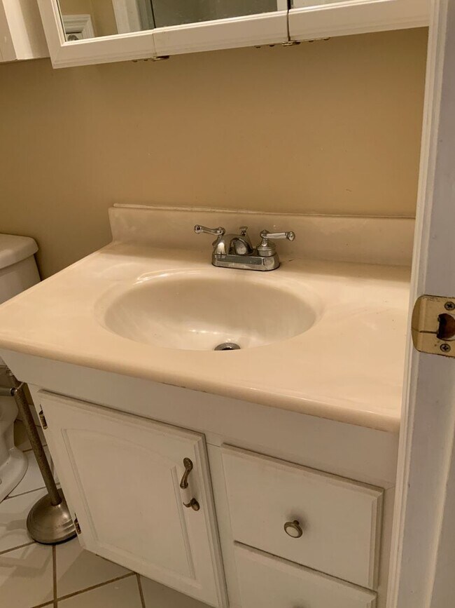 Building Photo - Coolant River Water Front 4 Bedrooms / 2 F...