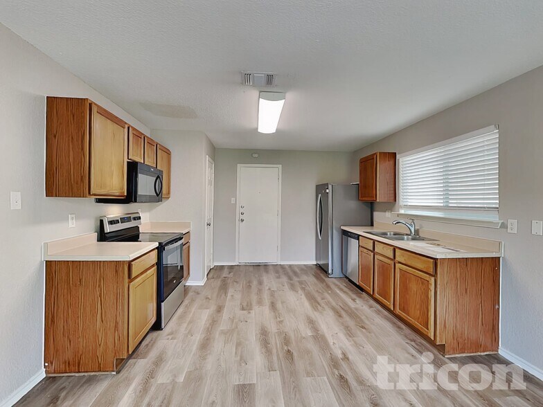 Building Photo - 8203 Maple Meadow Dr