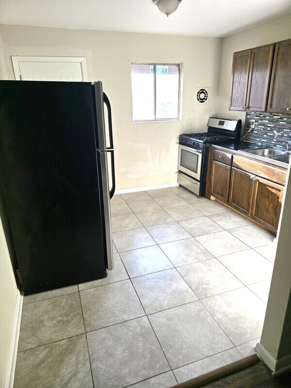 Building Photo - 1135 Sells Ave SW