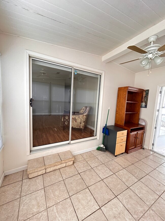 Building Photo - 38816 Bronco Dr