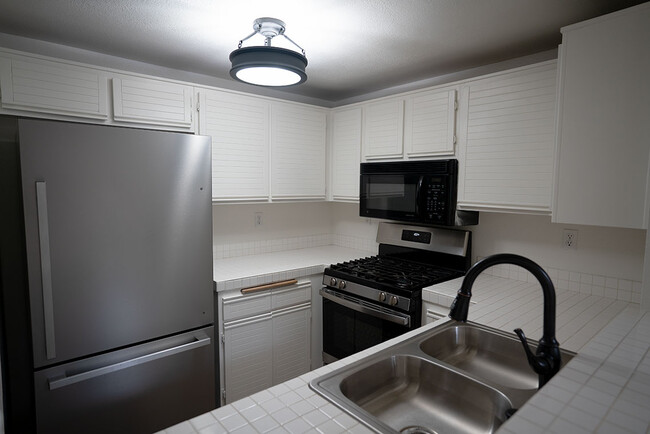Building Photo - 24107 Del Monte Dr.