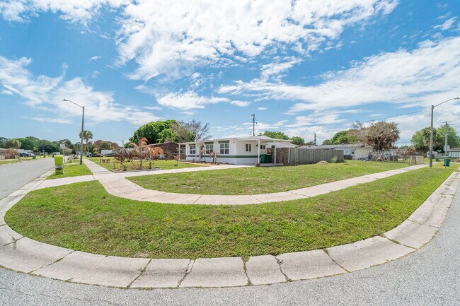 Building Photo - Remodeled 3/2 in Central Merritt Island!