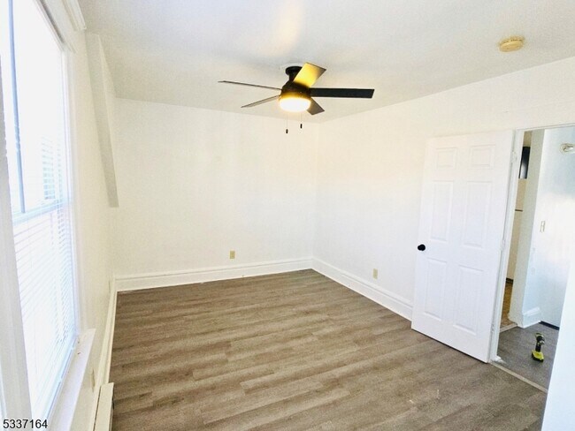Building Photo - 10 Noll Pl