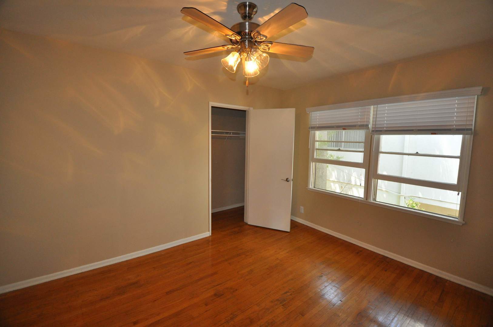 Building Photo - 14830 Dickens St