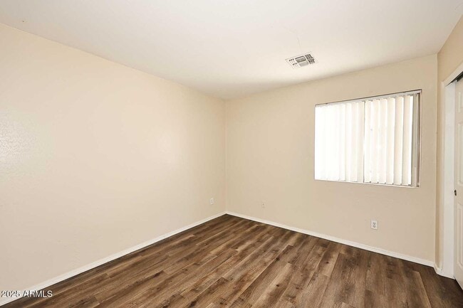 Building Photo - 10532 W Pomo St