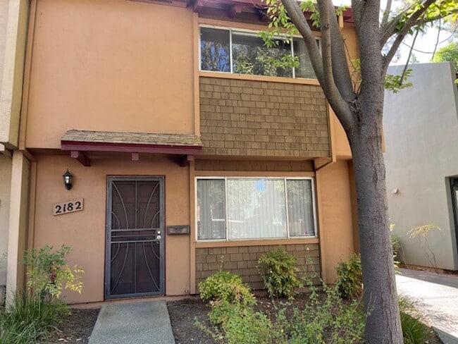 Building Photo - 3 bedroom 1.5 bathroom condo in Davis