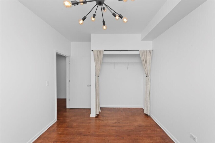 Building Photo - 744 W Fullerton Pkwy