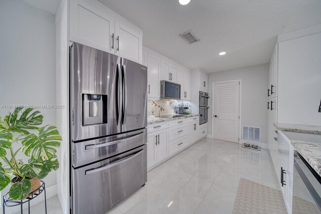 Building Photo - 10520 SW 46th Terrace