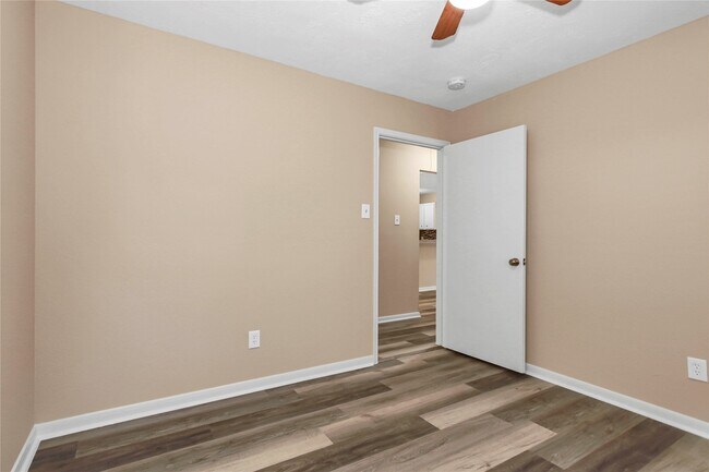 Building Photo - 8235 Alabaster Dr