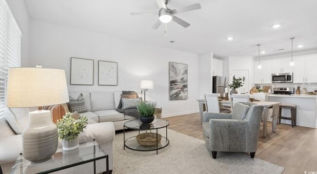 Building Photo - 31 Quaker Rdg Dr