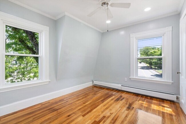 Building Photo - 68 Elm St